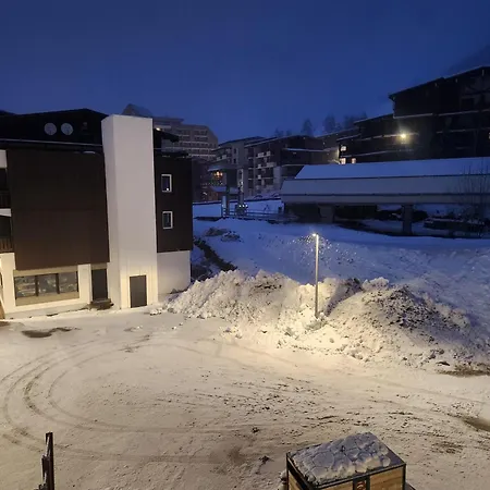 4 Personnes Aux Pieds Parking Couvert Λε Ντεζ Αλπ
