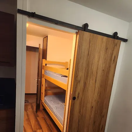 4 Personnes Aux Pieds Parking Couvert * Λε Ντεζ Αλπ